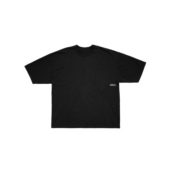 two-pocket tee in black