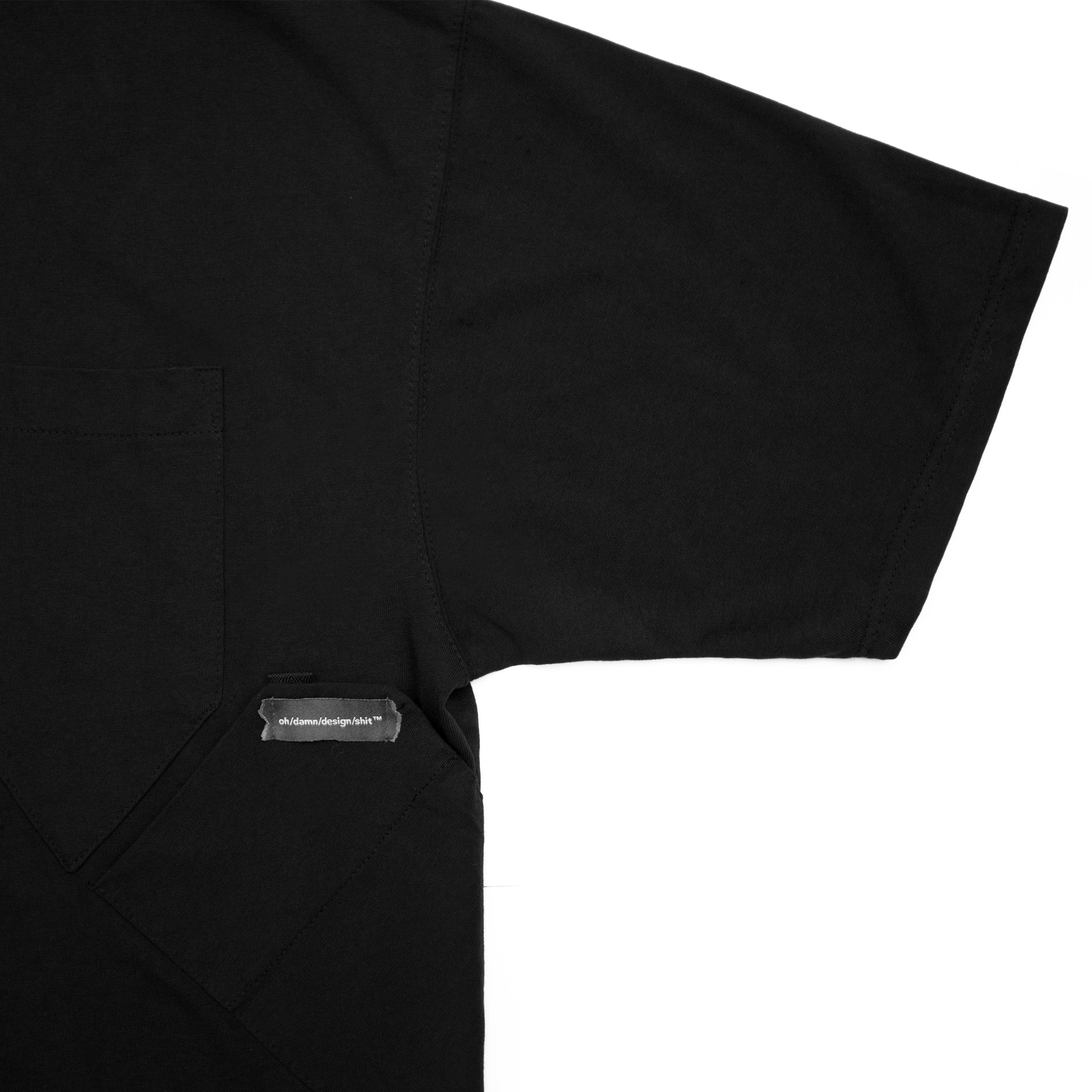 two-pocket tee in black