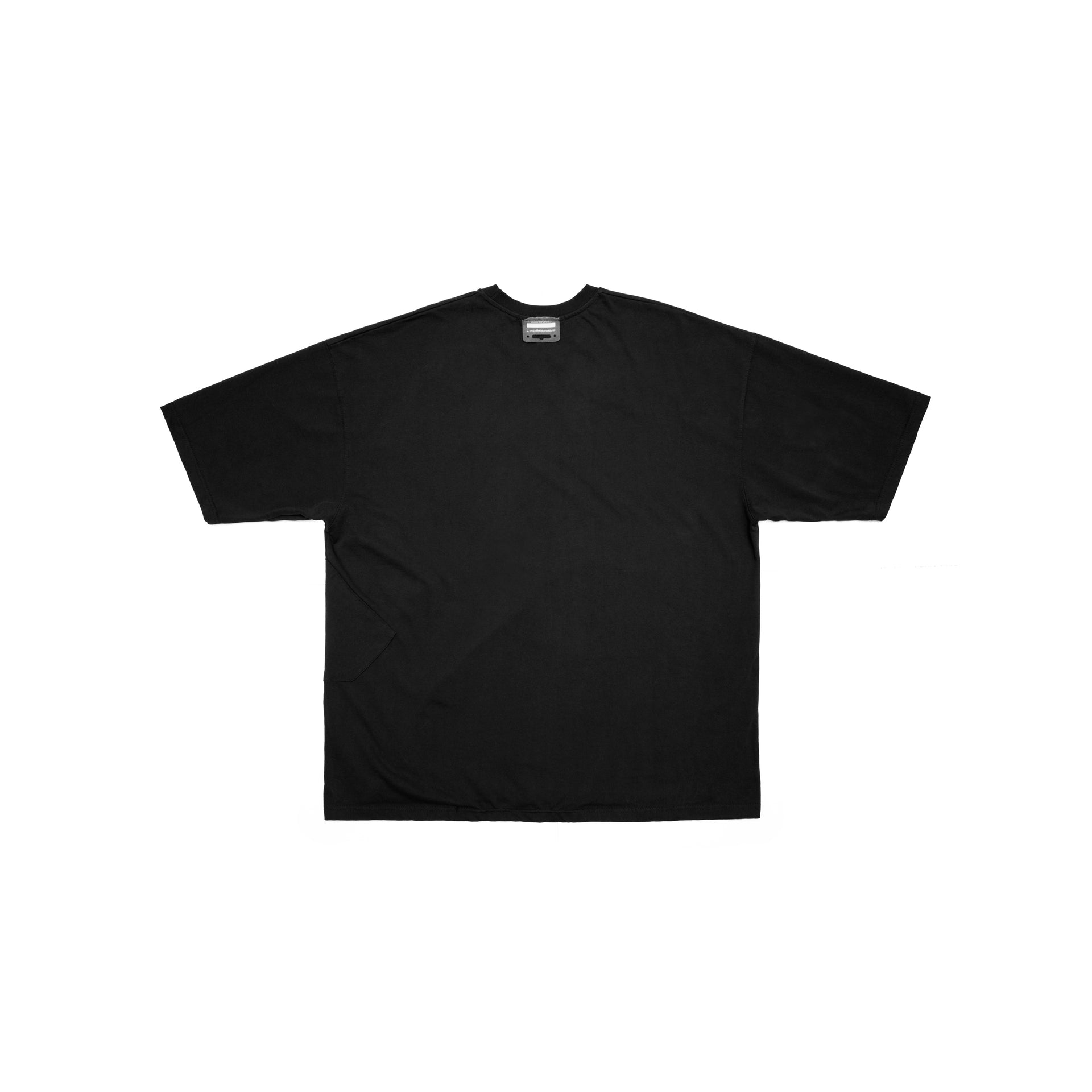 two-pocket tee in black