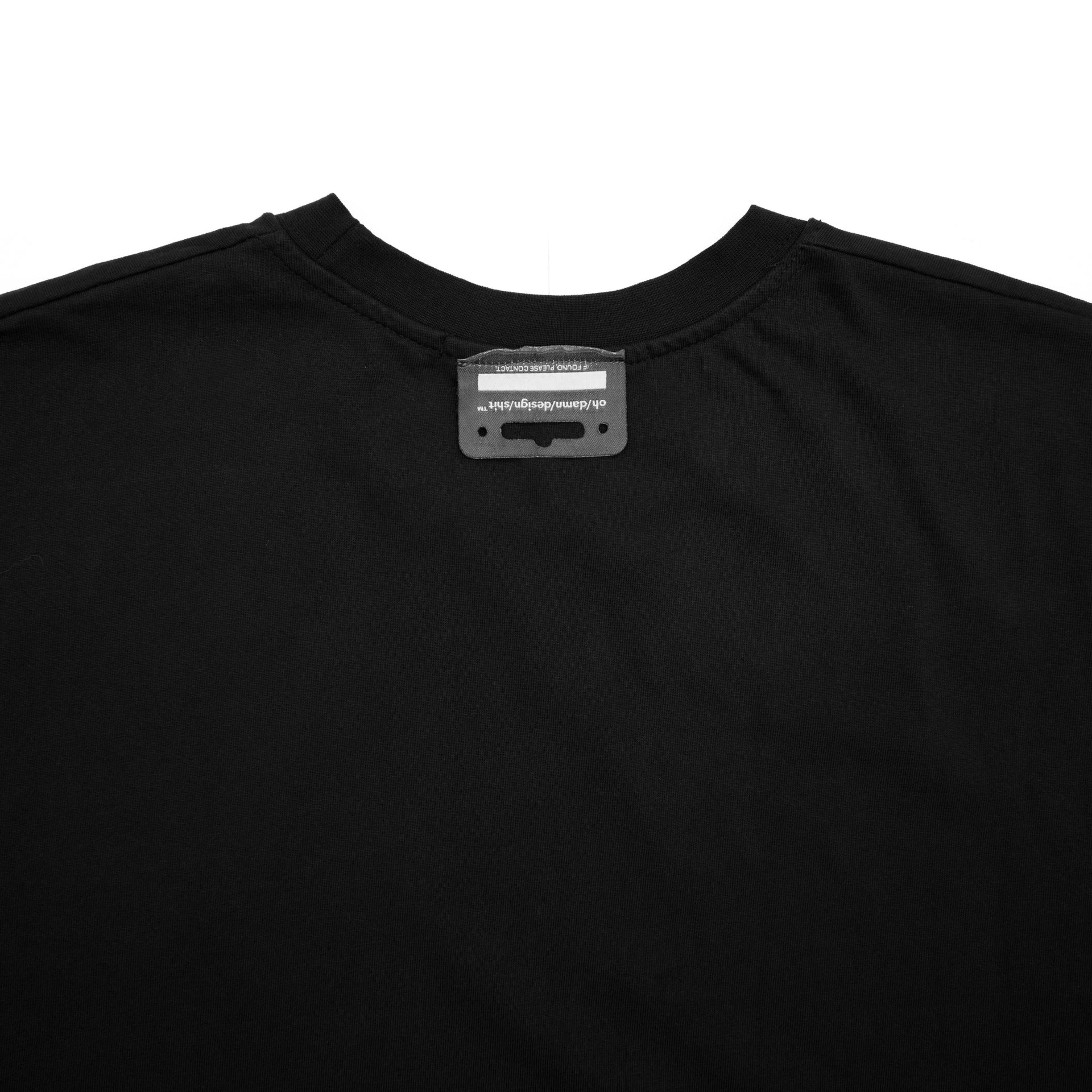 two-pocket tee in black